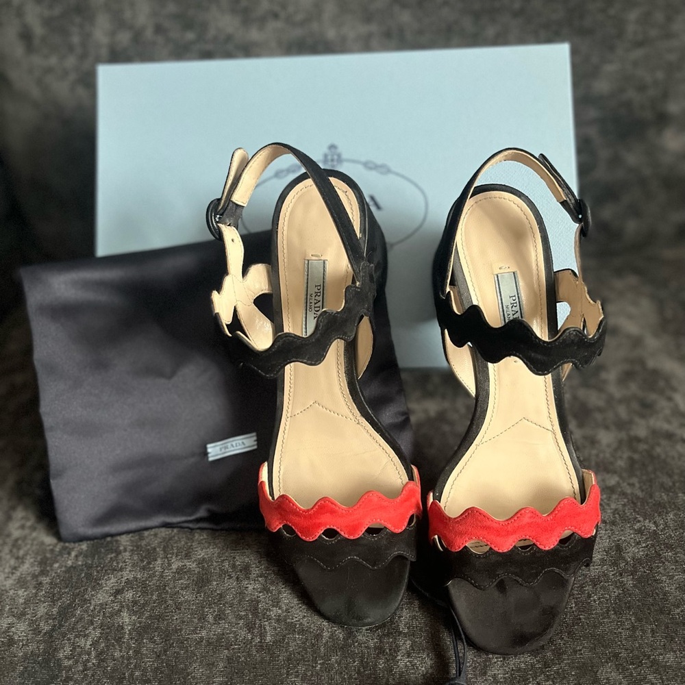 Prada Scallop Suede Block Heel in Black/Coral 38